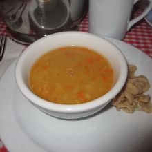 えんどう豆のスープ　豚の耳添え