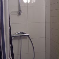 こういう風にしか撮れない広さ。シャワーカーテンは好きじゃない