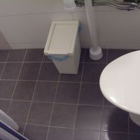 シャワーブースに敷居がないのは北欧の定番？