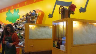 ユニバース　トゥトゥ (モン トランブラン店)