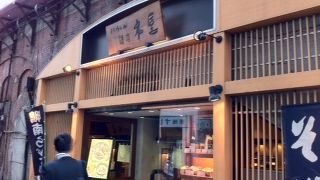 ガード下のうどん屋さん