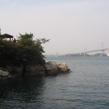 島から瀬戸大橋を望みます