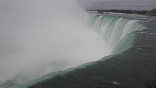 吸い込まれそうな水の威力に感激！