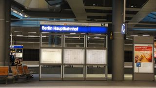 構内にはお店がたくさん