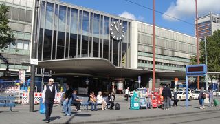 大都市の大きな駅