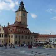 広場の中心に旧市庁舎があり、その内部が博物館になっている。