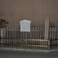 住宅街にあります