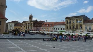 街の中心でいつも沢山の人で賑わっている