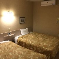 お部屋は広いです。