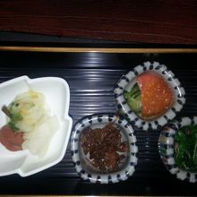 小鉢です。どれもいい味です。