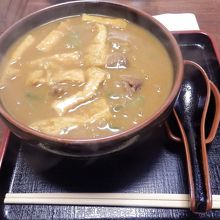 特うどん（肉、わかめ、油揚げ入）を注文しました。