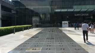 ＢＴＳサイアム駅直結の巨大なショッピングセンター