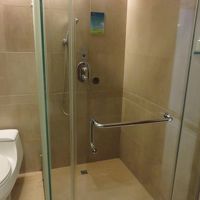 トイレ脇のシャワー