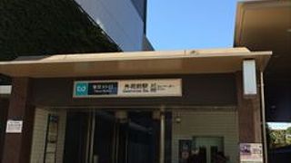 明治神宮外苑に行く際には、とても便利な駅で、近くには、喫茶店も有りますので、散歩した後も心配する事も無く、過ごせます。
