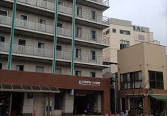 神戸市営地下鉄海岸線の駅です。この駅の周辺には、デパートやショッピングセンター等が有って、大変、便利です。