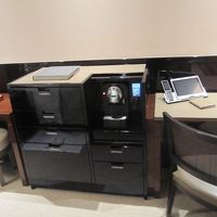 左下の引き出しがミニバー