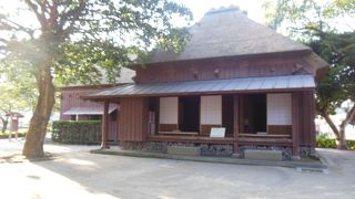 二つ家住居が建ってる