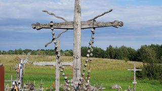 リトアニアの象徴・十字架が立ち並ぶ。個人での行き方は…