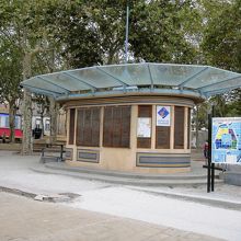 駅前の観光案内所