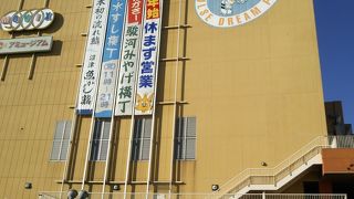 清水港近くにある観光的要素が比較的高い複合商業施設「ドリプラ」