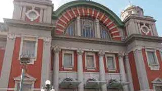 赤レンガが映える中之島のシンボル