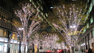 丸の内仲通りのイルミネーションを見ながら東京駅に向かいました。2014年の東京ミチテラスの予定