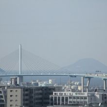 市庁舎から見た荒津大橋