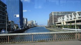 樋井川 　　春は桜もきれい