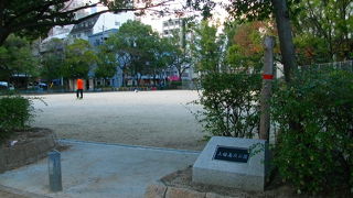 シンフォニーホールの前の公園