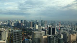 種類は少な目だが洗練された朝食