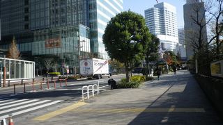 ここを通って船着き場へ。