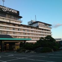写真右手に、海越しに富士山が見えます