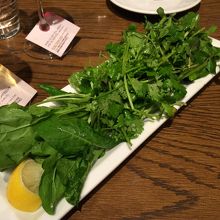 クレソン・パクチー・ルッコラのサラダ