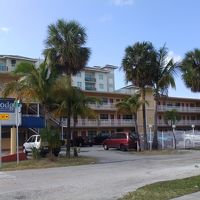 無料駐車場も広々〜