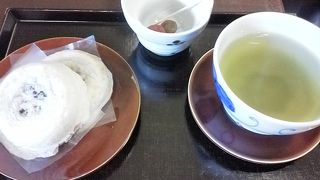 参道にあります