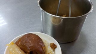 魯肉飯の名店「山河魯肉飯」