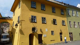 内部はレストランになっている