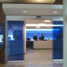 入口の様子（F/Gコンコース傍のDLラウンジ）