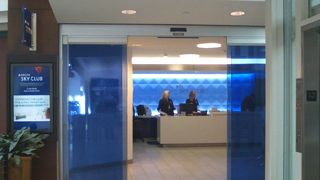 ちょっと混雑していることが多いDLラウンジです