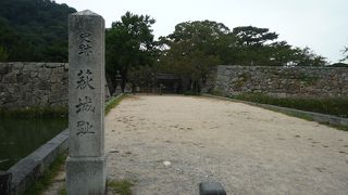 立派な石垣が残っています