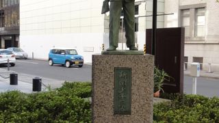 新聞少年に敬意を