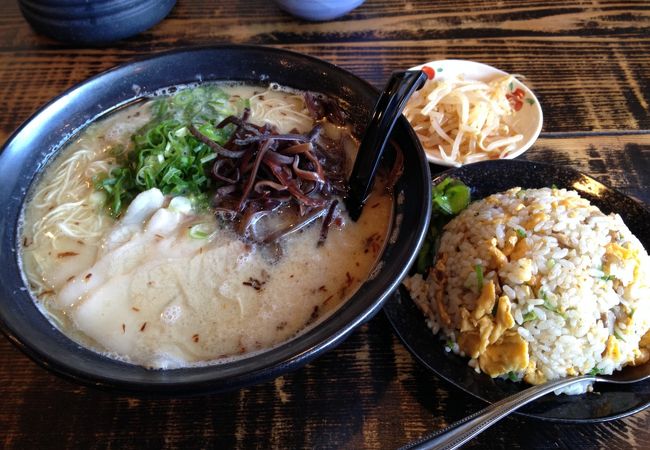 日向のとんこつラーメン店です