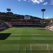 専用スタジアムは雰囲気満点