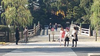 お堀にかかる橋