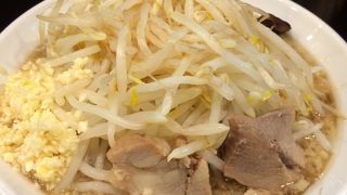 女性でも気軽に入れる二郎インスパイア系