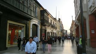 セントロの目抜き通り、商業地区。