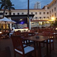 外のレストランからホテルを撮った風景