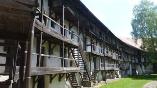 要塞教会内は生活観があふれている。