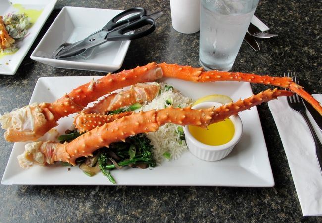 ぼったくり？ コストパフォーマンスの悪いスワードのアメリカ料理店、冷凍キング・クラブの足が3本だけで45ドルもしました