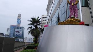 デパートの4階にいる神様